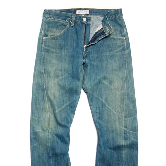 Vintage Levi’s Engineered 3D Distressed Jeans W32x31 - Picture 2 of 3